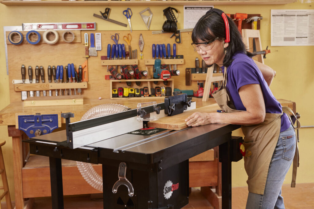Routing an edge profile on a SawStop standalone router table